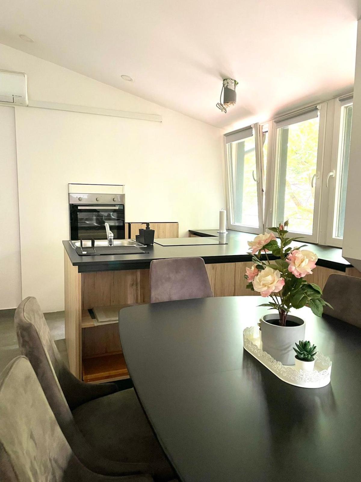 Khan Apartments Ljubljana Room photo